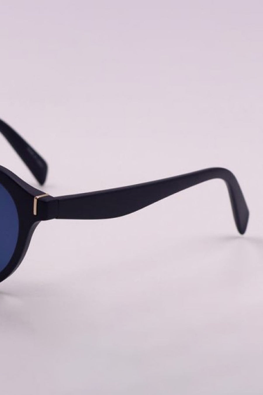 Round frame sunglasses with black arms and gold accent detail, featuring blue lenses.
