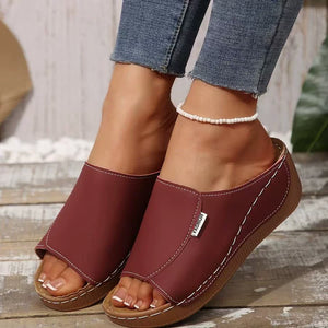 Casual chic open-toe wedge sandals in red with white stitching and a small "Fashion" tag.