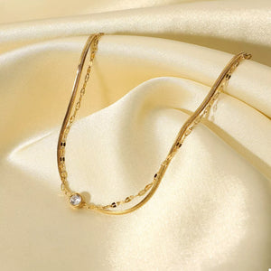 bracelet in gold featuring double layered and fitted fit