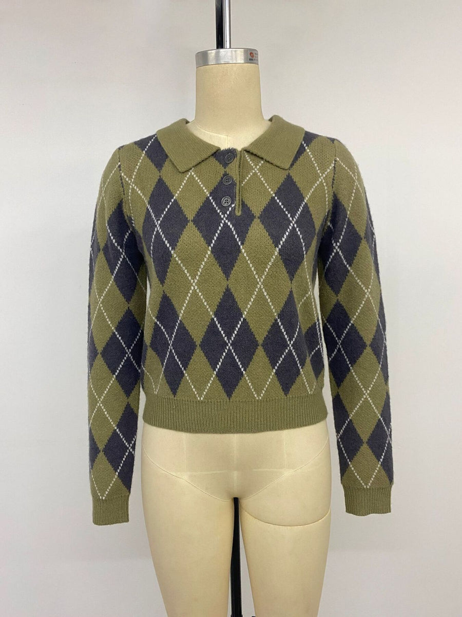 pullover sweater in charcoal gray with buttoned and cropped