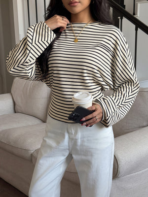 black t-shirt with waist-length and pullover