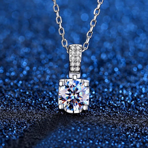 925 sterling silver,Moissanite Carat weight: 1ct Care instructions: Avoid wearin necklace in Silver with straight silhouette