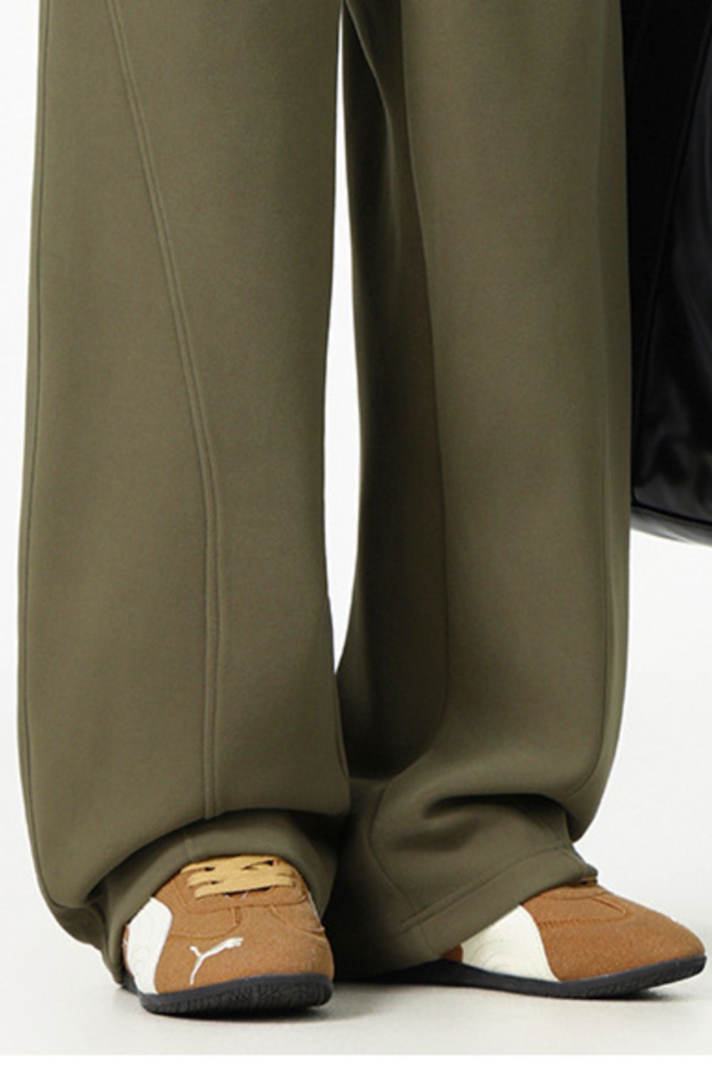 Men's army green relaxed wide-leg sweatpants with drawstring detail