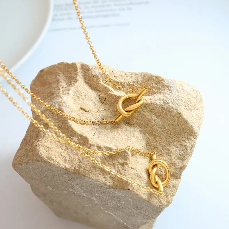 Gold tied bar pendant necklace with toggle clasp detail