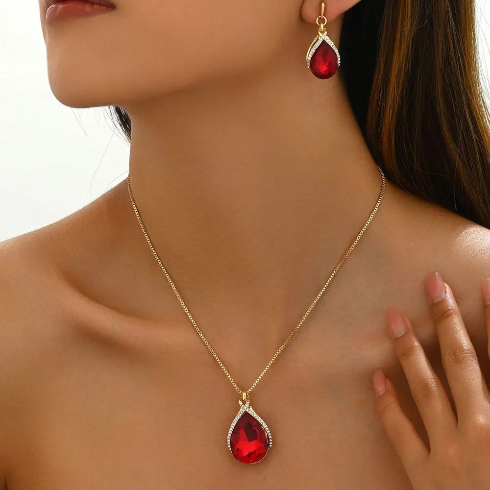 jewelry set in gold featuring gold-plated and straight fit