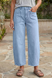 wide-leg jeans in light blue featuring pocketed and wide-leg fit