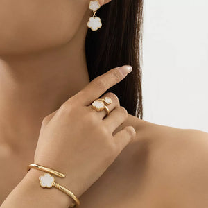 gold jewelry set with floral and not applicable