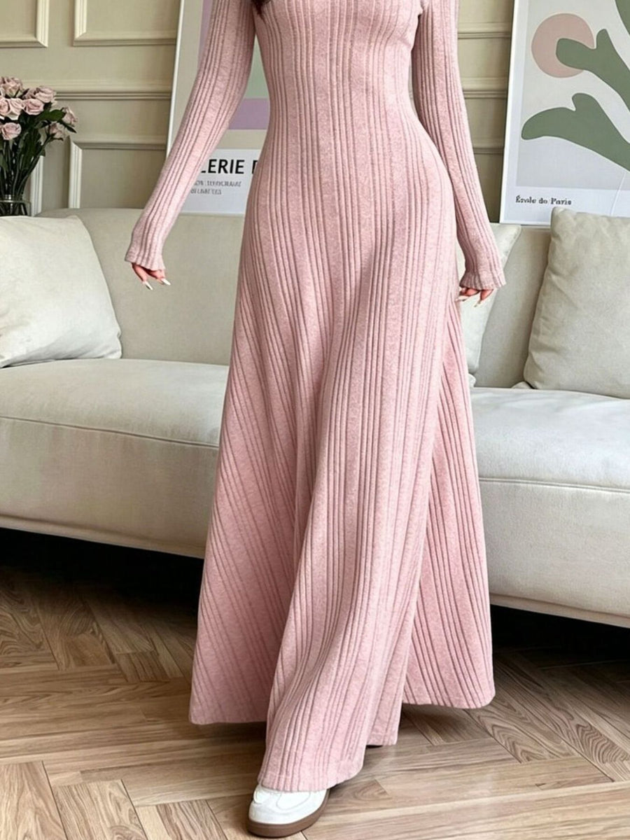 classic sweater dress in Dusty Pink with round neck