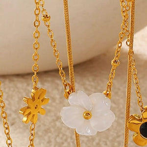gold straight necklace with round neck