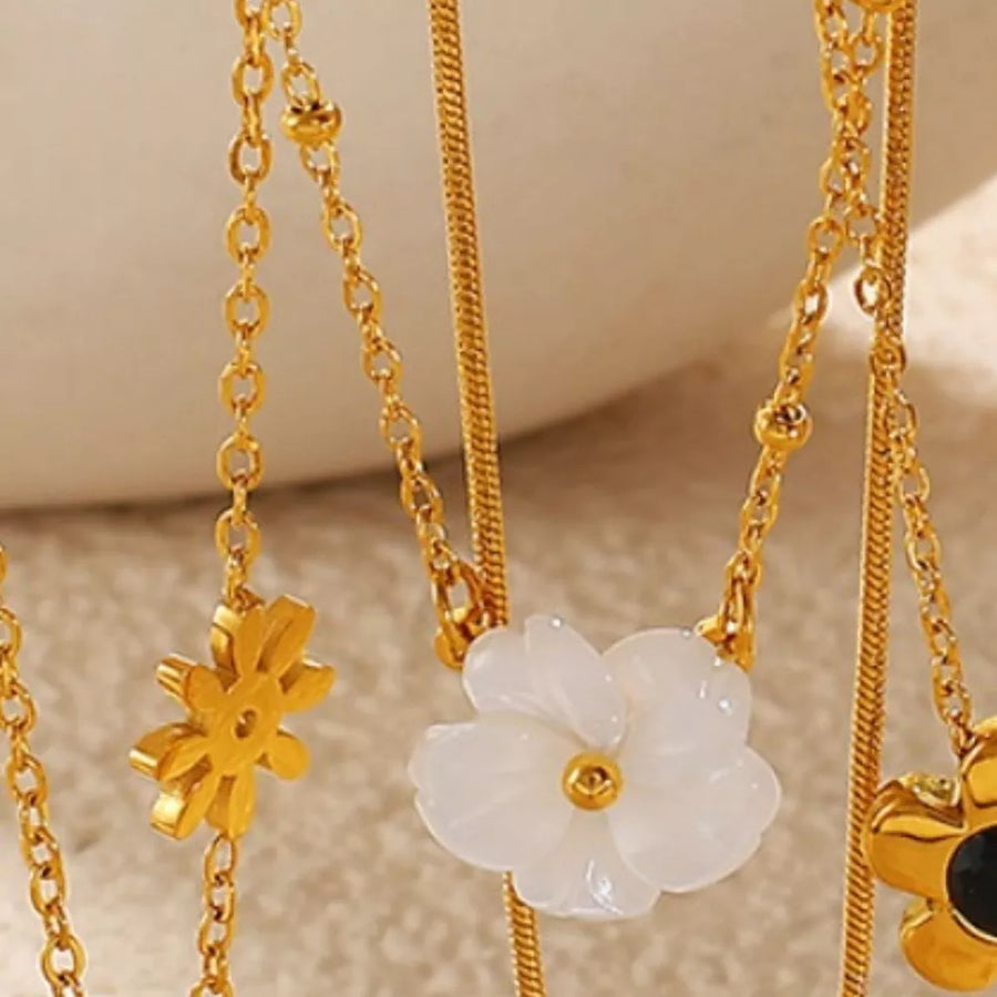 gold straight necklace with round neck