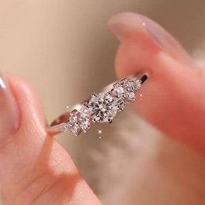 2 Carat Moissanite 925 Sterling Silver Ring in silver with moissanite stones