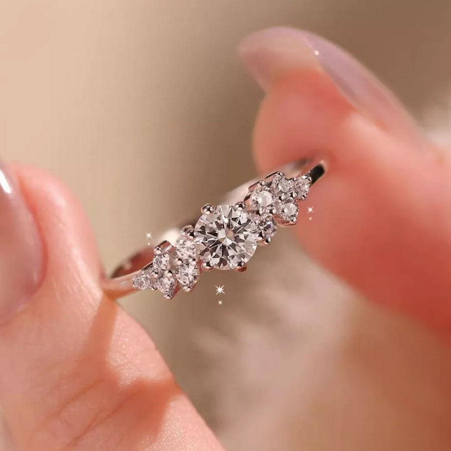 2 Carat Moissanite 925 Sterling Silver Ring in silver with moissanite stones