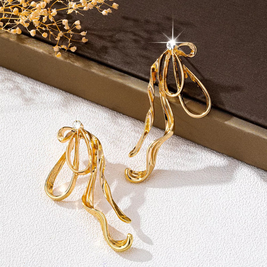 earrings in Gold