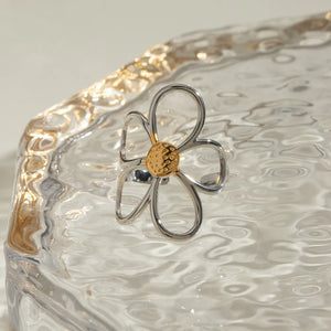 mixed metal ring in Gold with floral silhouette