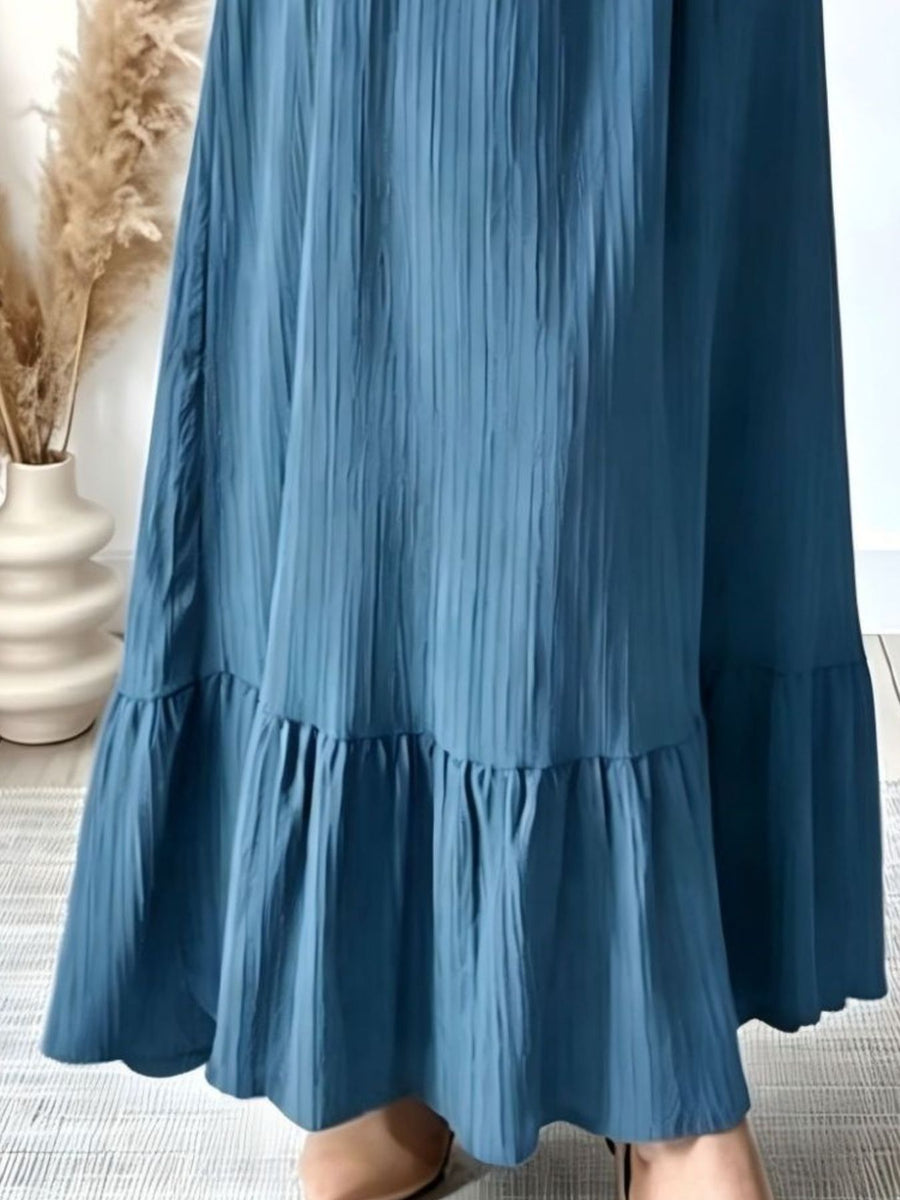 100% polyester Care instructions: Machine wash cold maxi dress in Black with relaxed silhouette