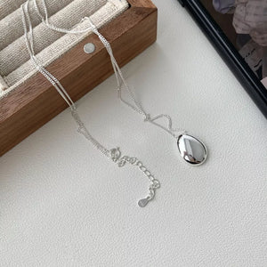 silver necklace with adjustable length and n/a