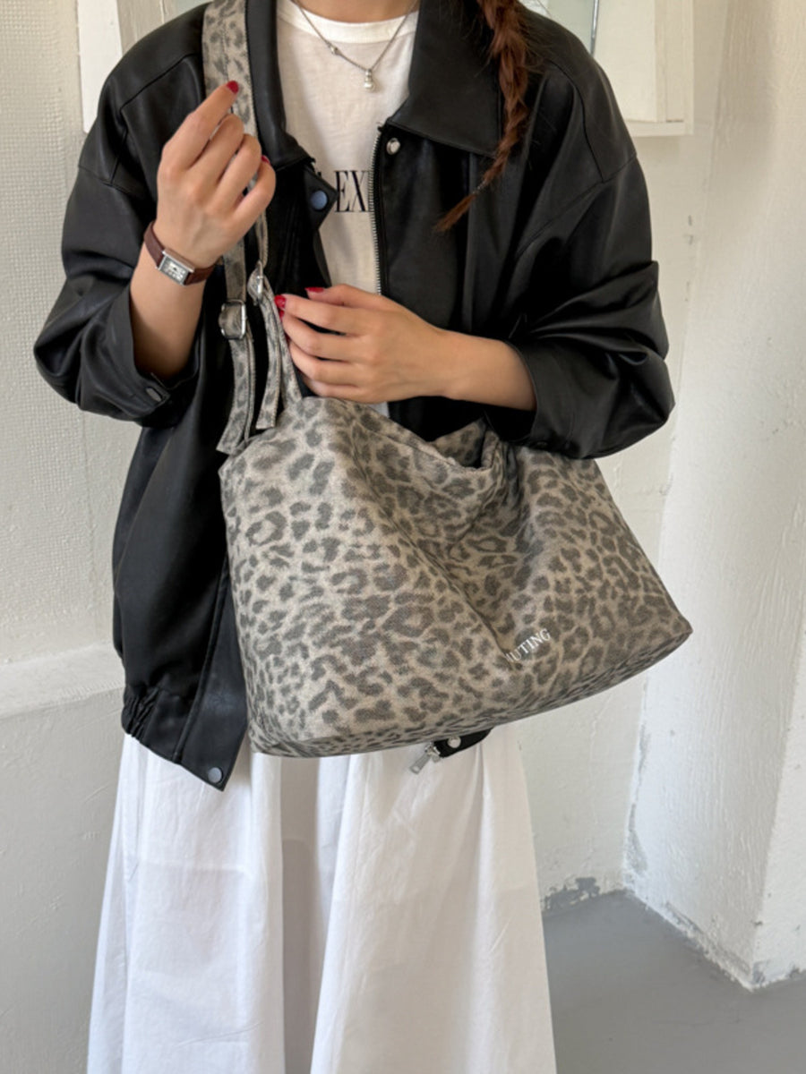 charcoal tote featuring shoulder strap and leopard
