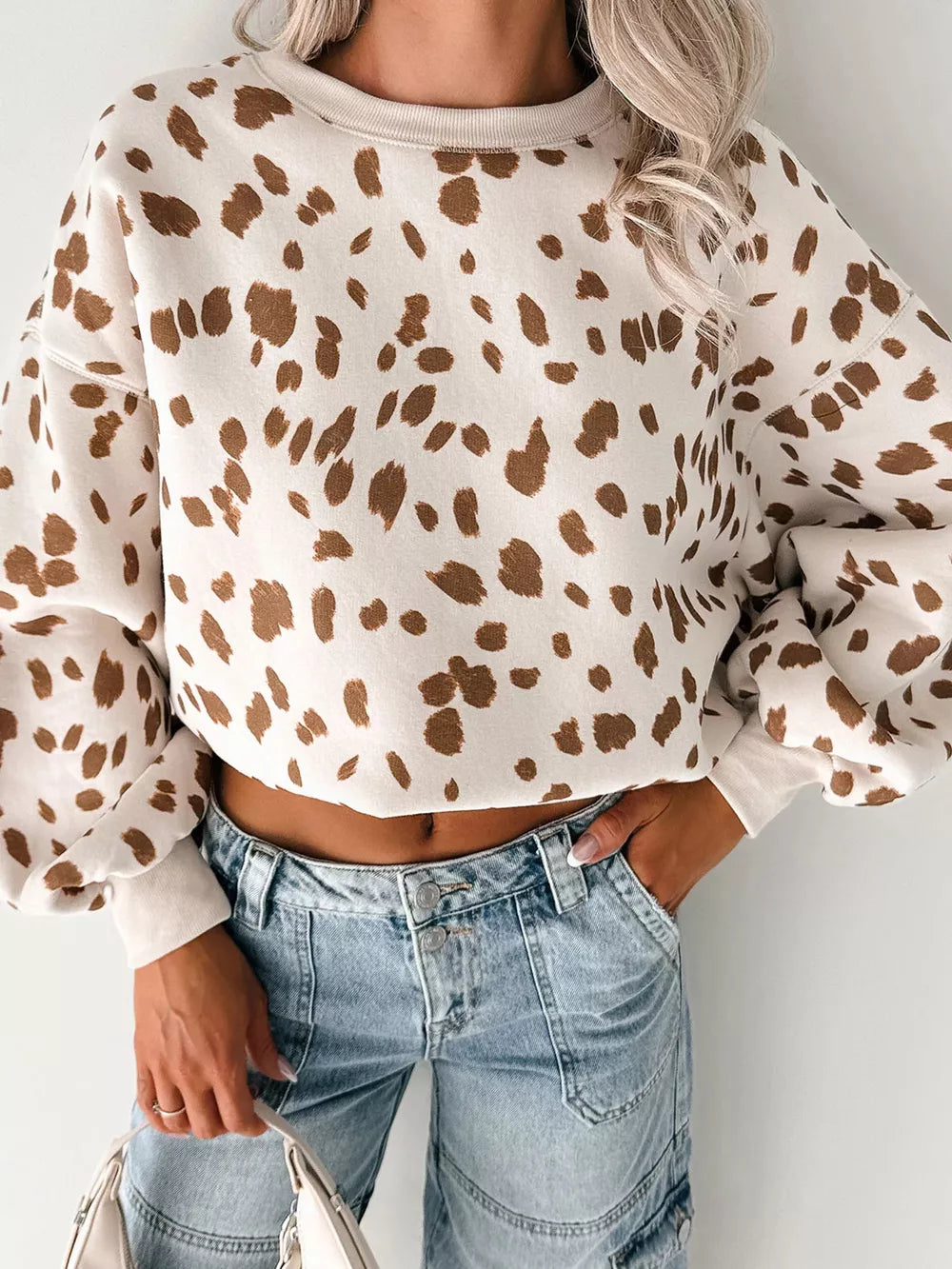 cream sweatshirt with leopard and crew neck