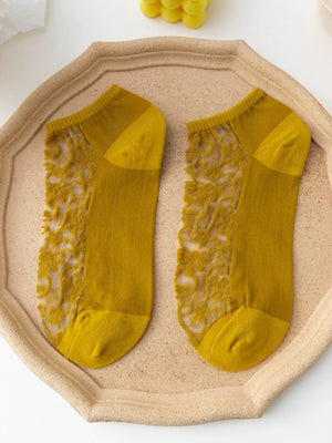 Floral Lace Ankle Socks in white with lace detail