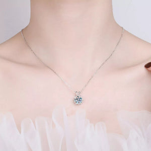 925 sterling silver,Moissanite Carat weight: 1ct Care instructions: Avoid wearin necklace in white with straight silhouette