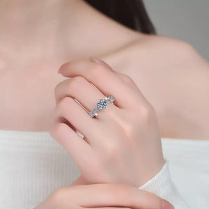 ring in silver featuring adjustable and fitted fit