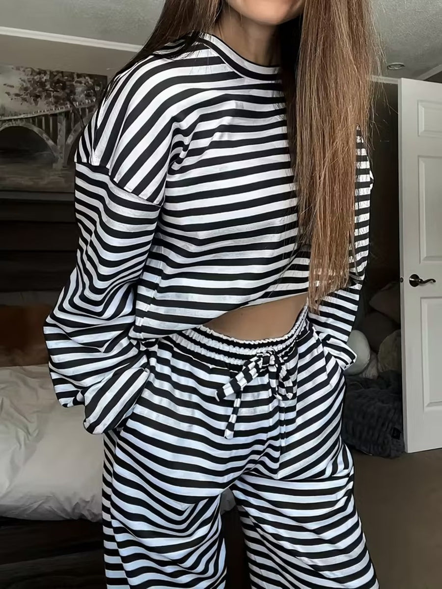 pajama set in Black with striped and drawstring