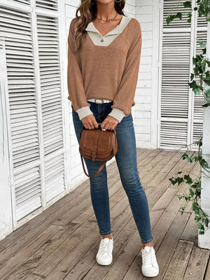 Chic ribbed two-tone buttoned shirt in caramel with a contrasting collar and cuffs.
