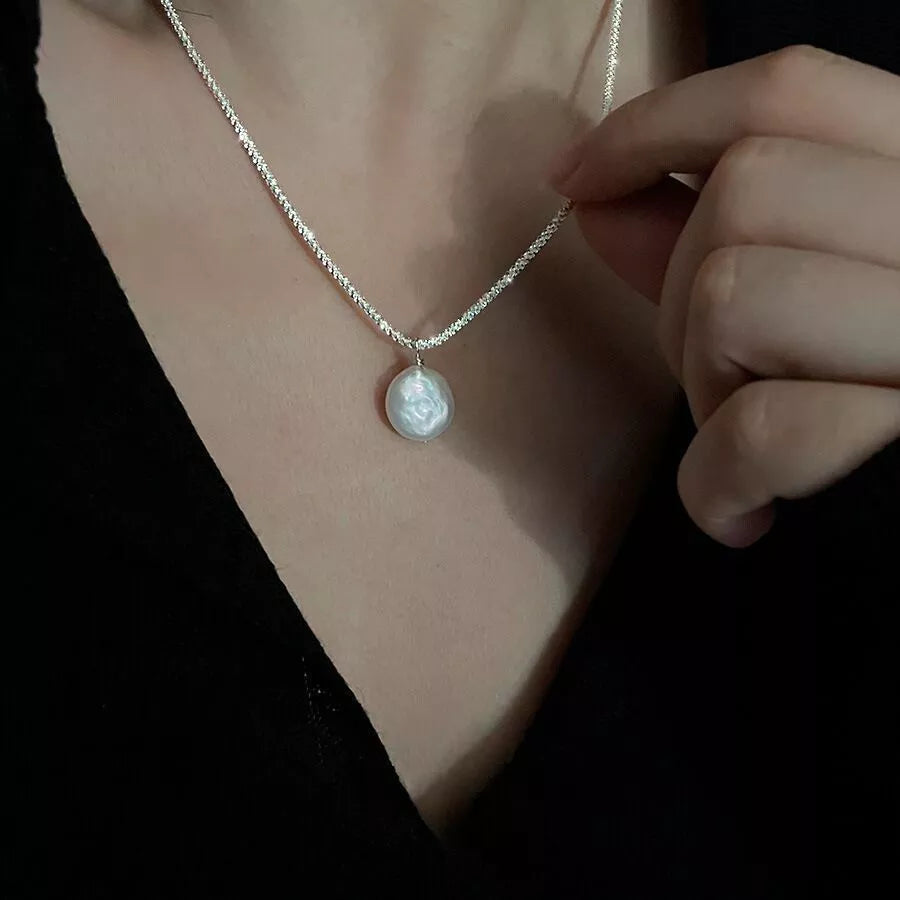 necklace in silver featuring pearl pendant and fitted fit