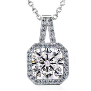 necklace in Silver with pendant and collarbone length