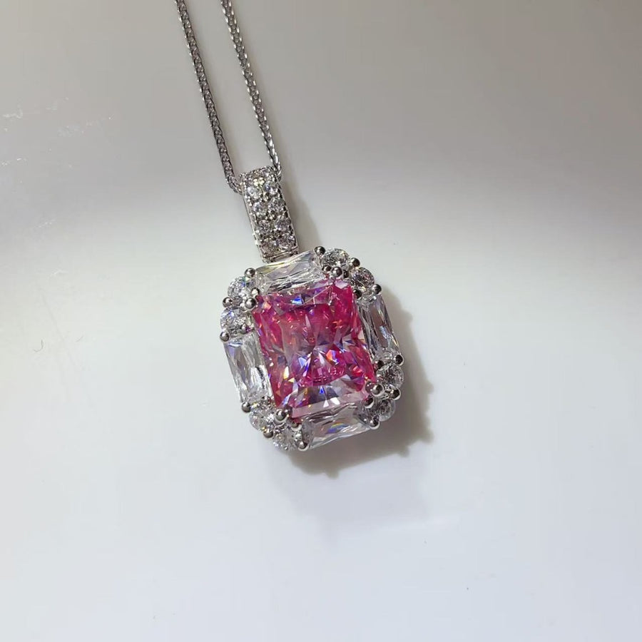 Platinum-Plated,925 sterling silver,Moissanite Carat weight: 5ct Care instructio necklace in silver with geometric silhouette