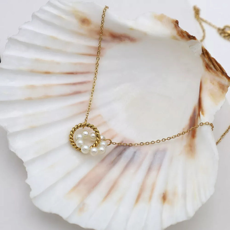 necklace in ivory with twisted pendant and collar length