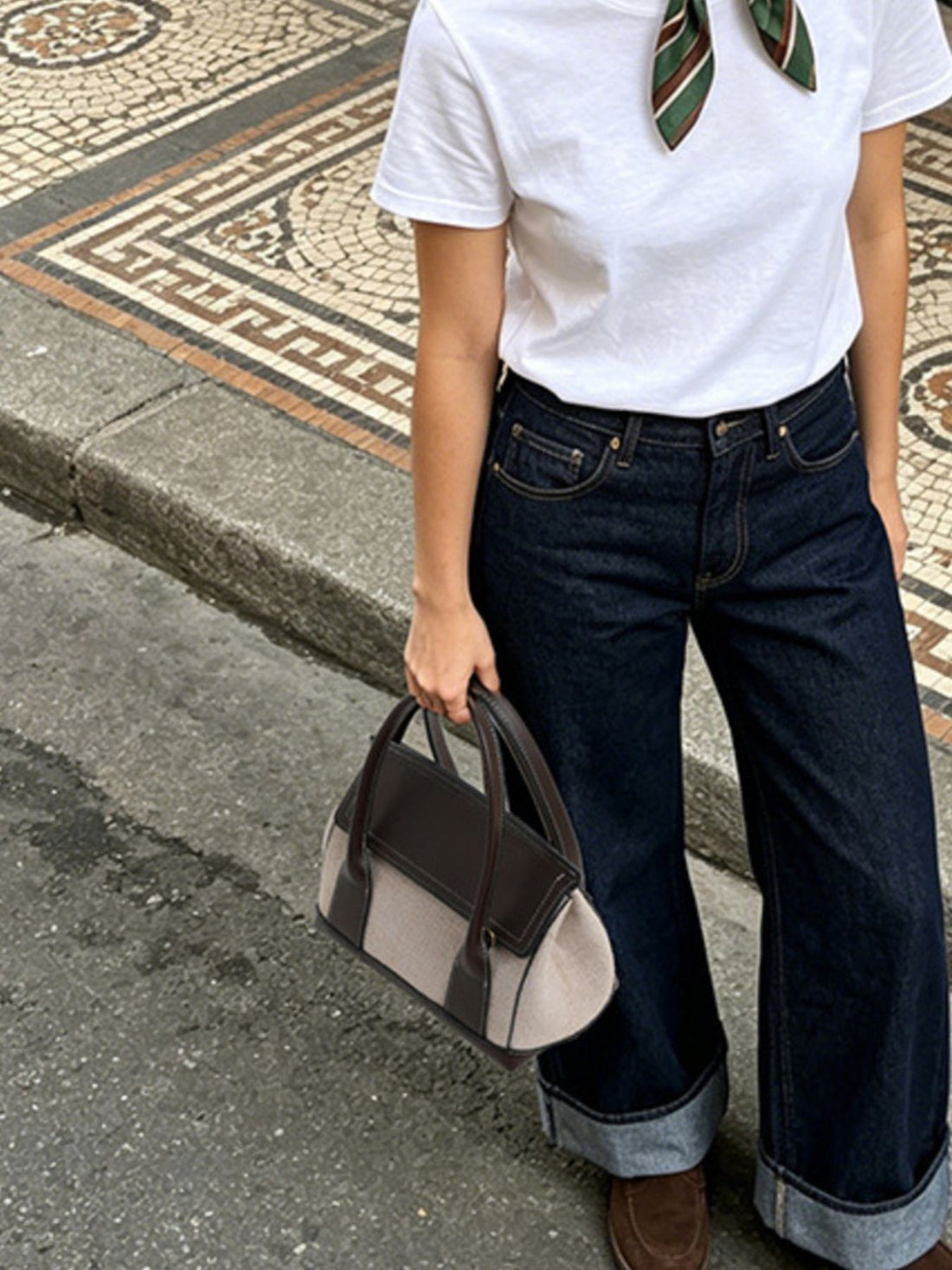 handbag in dark brown featuring structured and structured fit