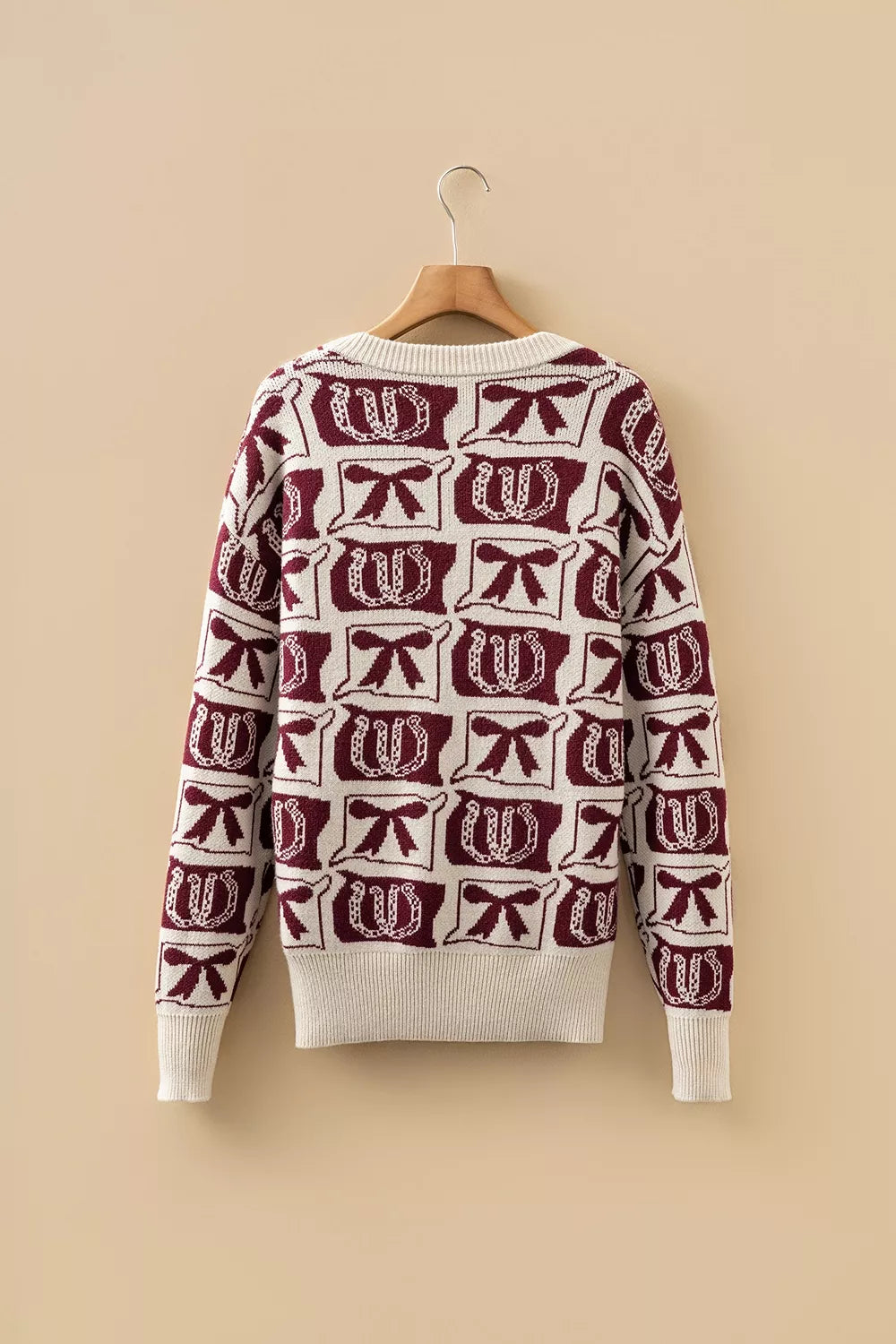 pullover sweater in Burgundy with bow and horseshoe motif and ribbed cuffs