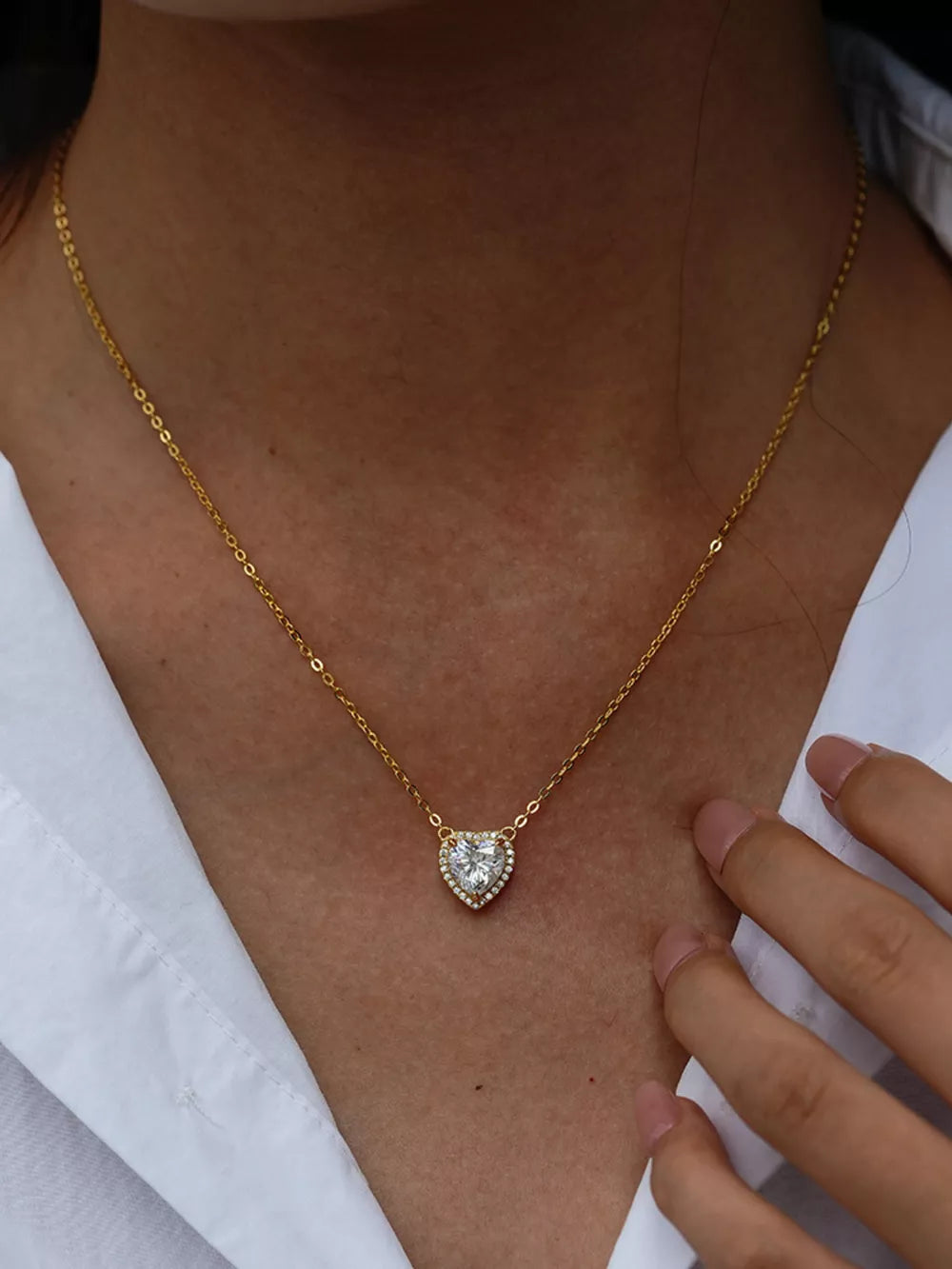 necklace in gold featuring heart-shaped pendant and delicate fit