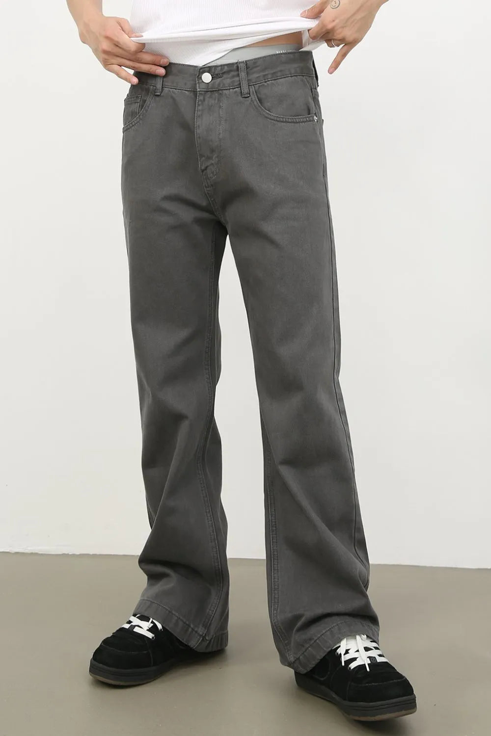 Wide-leg washed denim trousers in dark gray with a relaxed fit.