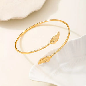 18K Gold-Plated, Zinc alloy Care instructions: Avoid wearing during exercise, as bracelet in gold with fitted silhouette