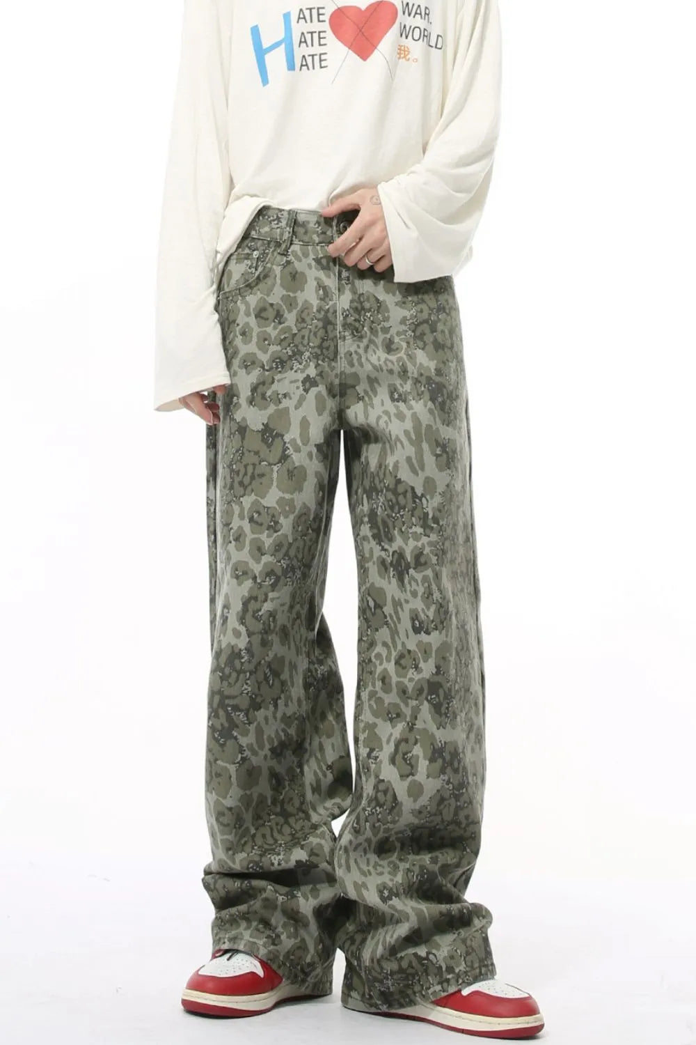 Camouflage wide-leg denim trousers in sage green, featuring a relaxed fit and casual style.