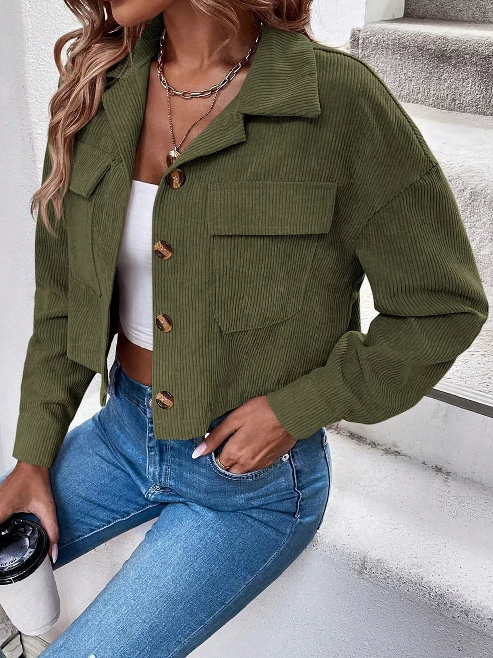 trucker jacket in Black with buttoned and cropped