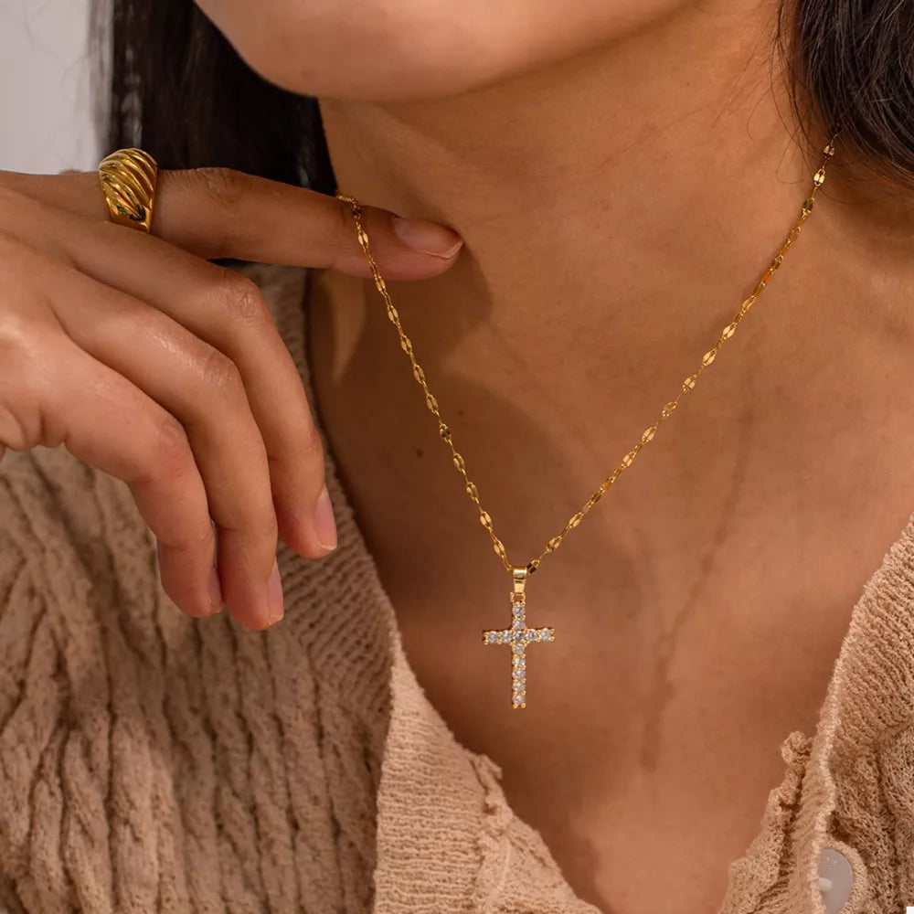 necklace in gold featuring cross pendant and straight fit