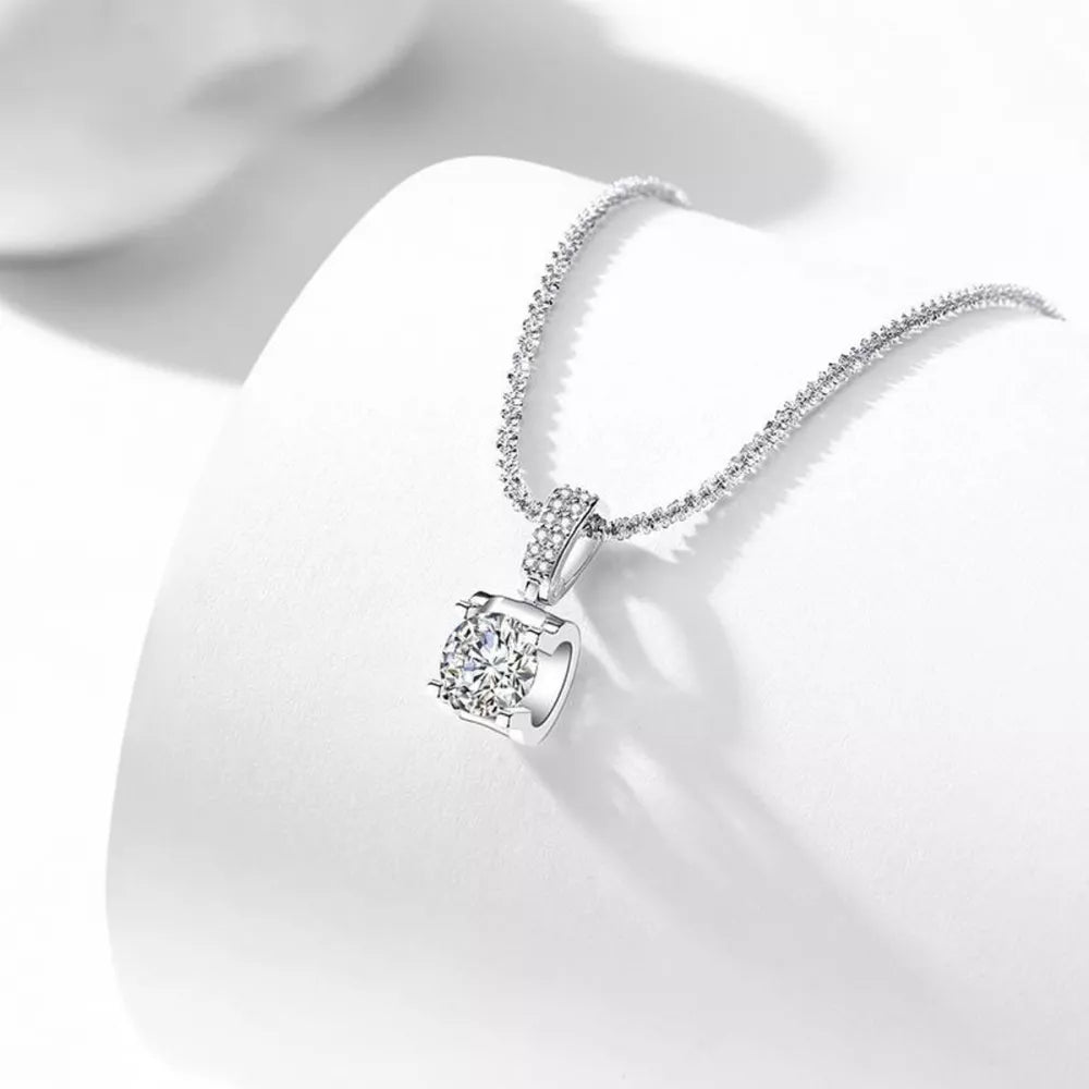 necklace in silver featuring 1 carat moissanite stone and fitted fit