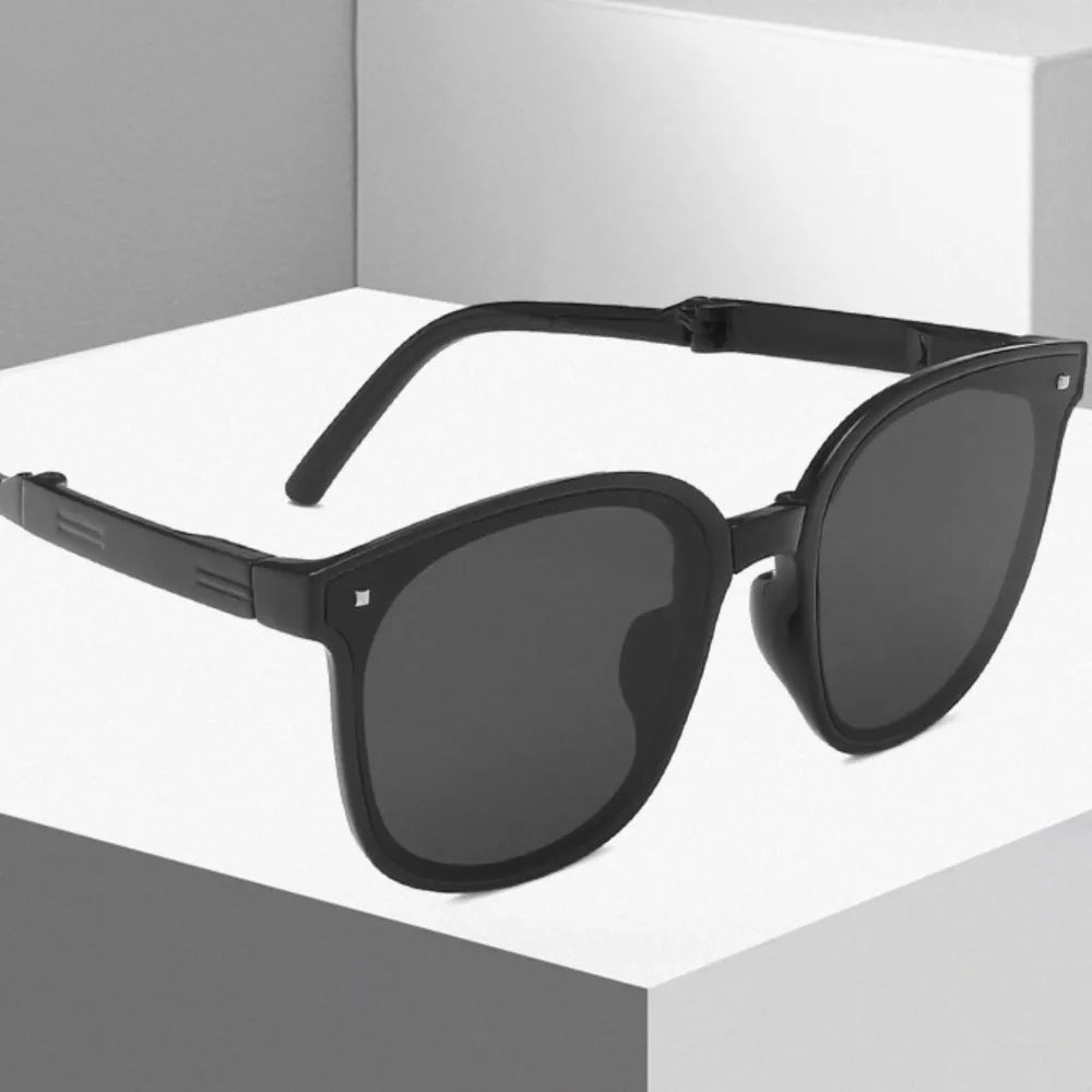 PC Frame material: Polycarbonate Lens material: Polycarbonate Temple material: P sunglasses in Caramel with oversized