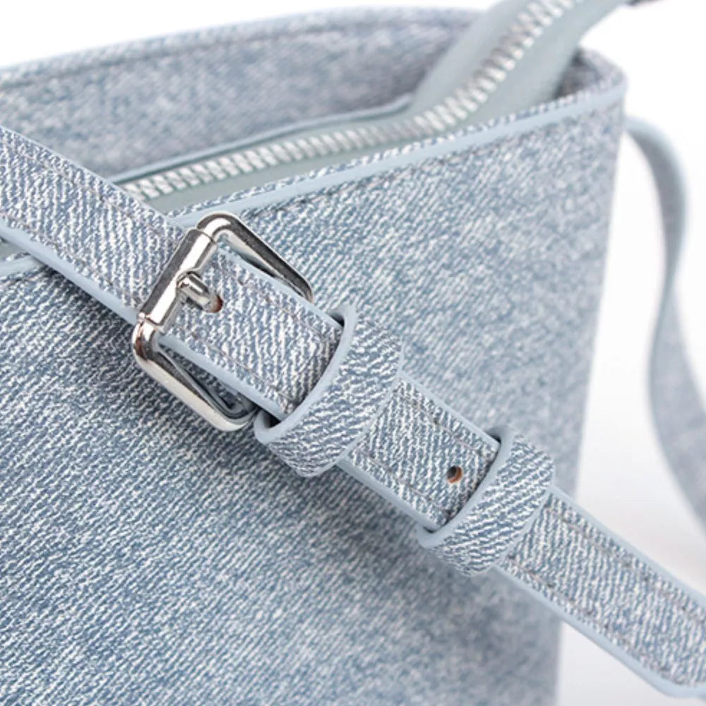 handbag in charcoal with zipper closure and not applicable