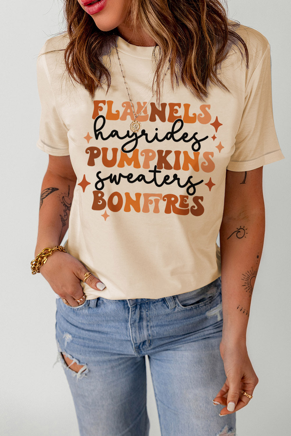 Cream graphic t-shirt with autumn phrases and stars, crew neck, short sleeves.