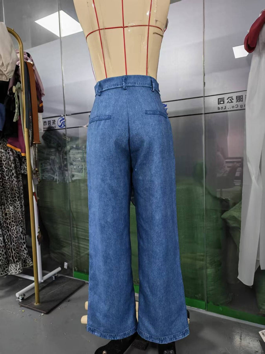 wide-leg jeans in Black with pocketed and full-length
