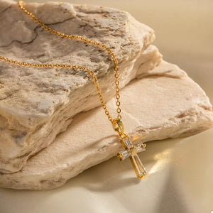 necklace in Gold with cross pendant and princess length