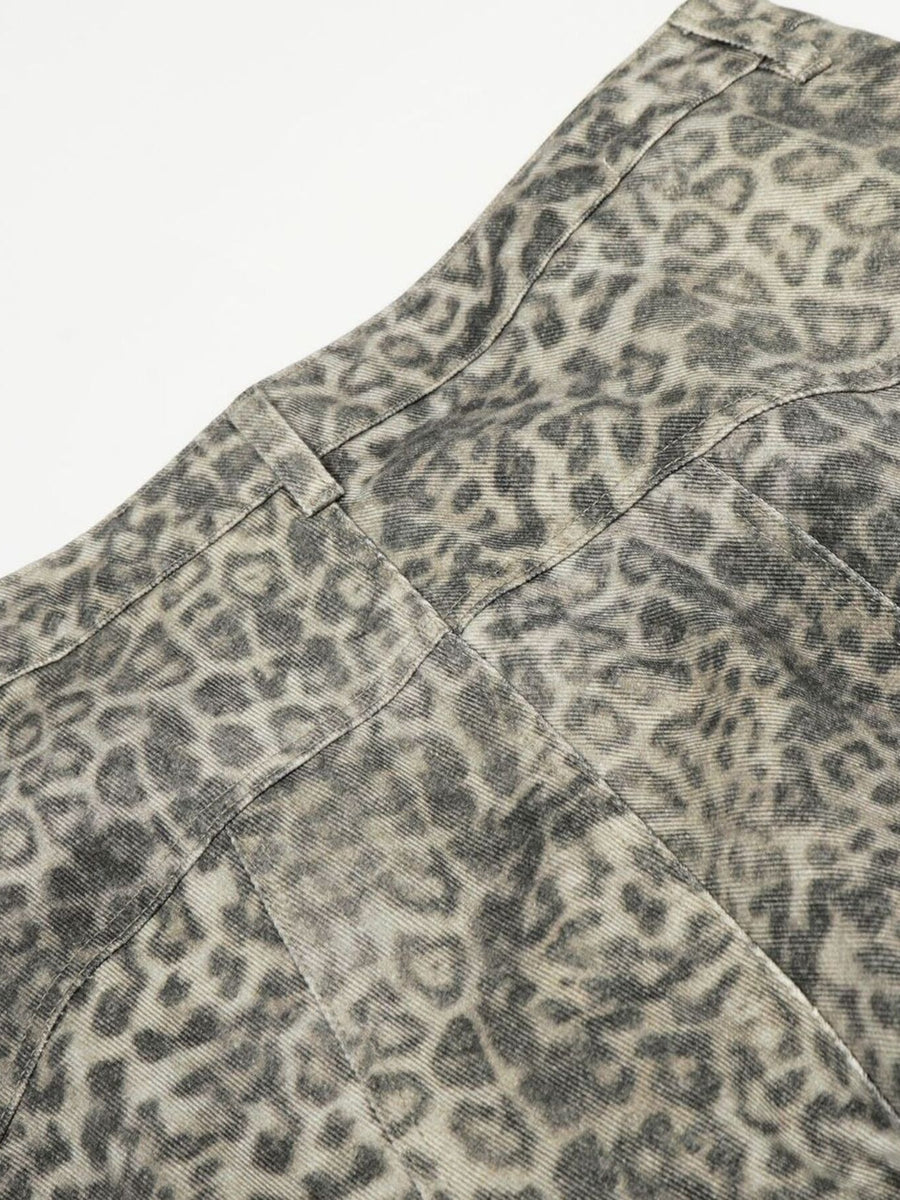 wide-leg pants in Leopard with buttoned and full-length