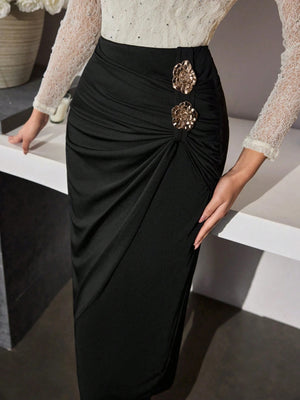midi skirt in Black with high-waisted and midi