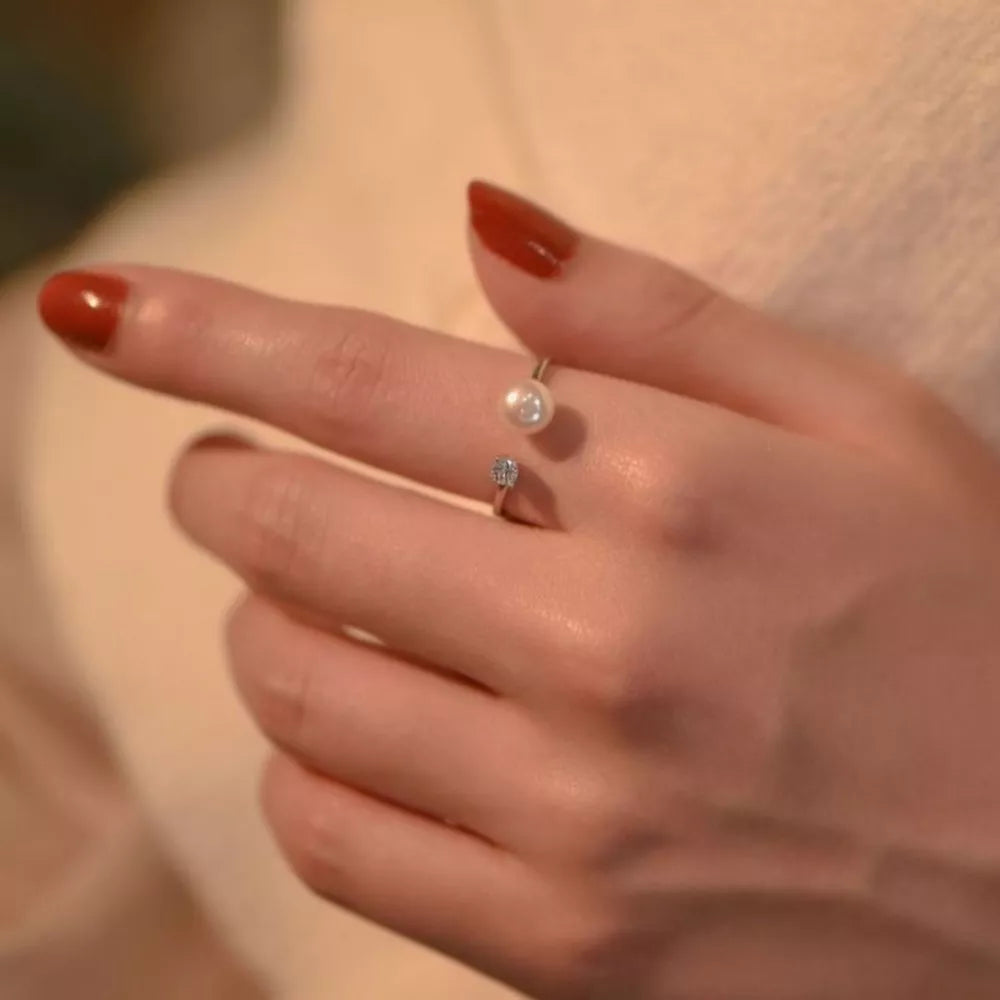 ring in silver featuring open band and open band fit