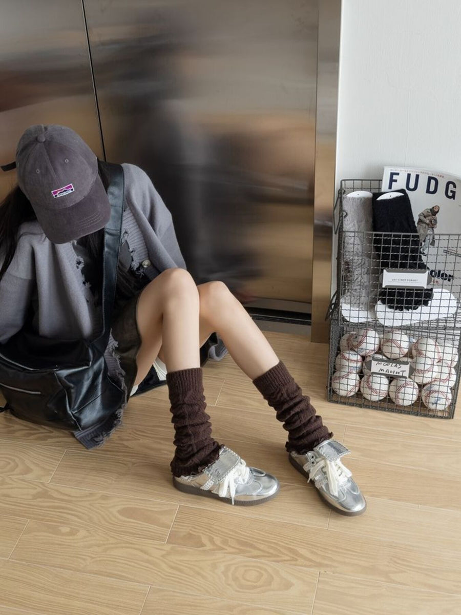 leg warmers in Carbon Gray with knitted and knee-length
