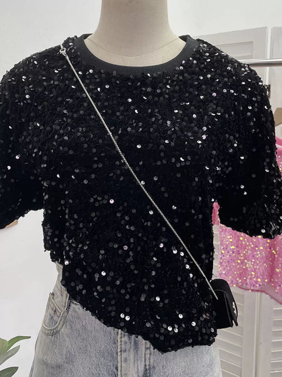 Black sequin t-shirt with crew neck and short sleeves, styled with a crossbody bag.